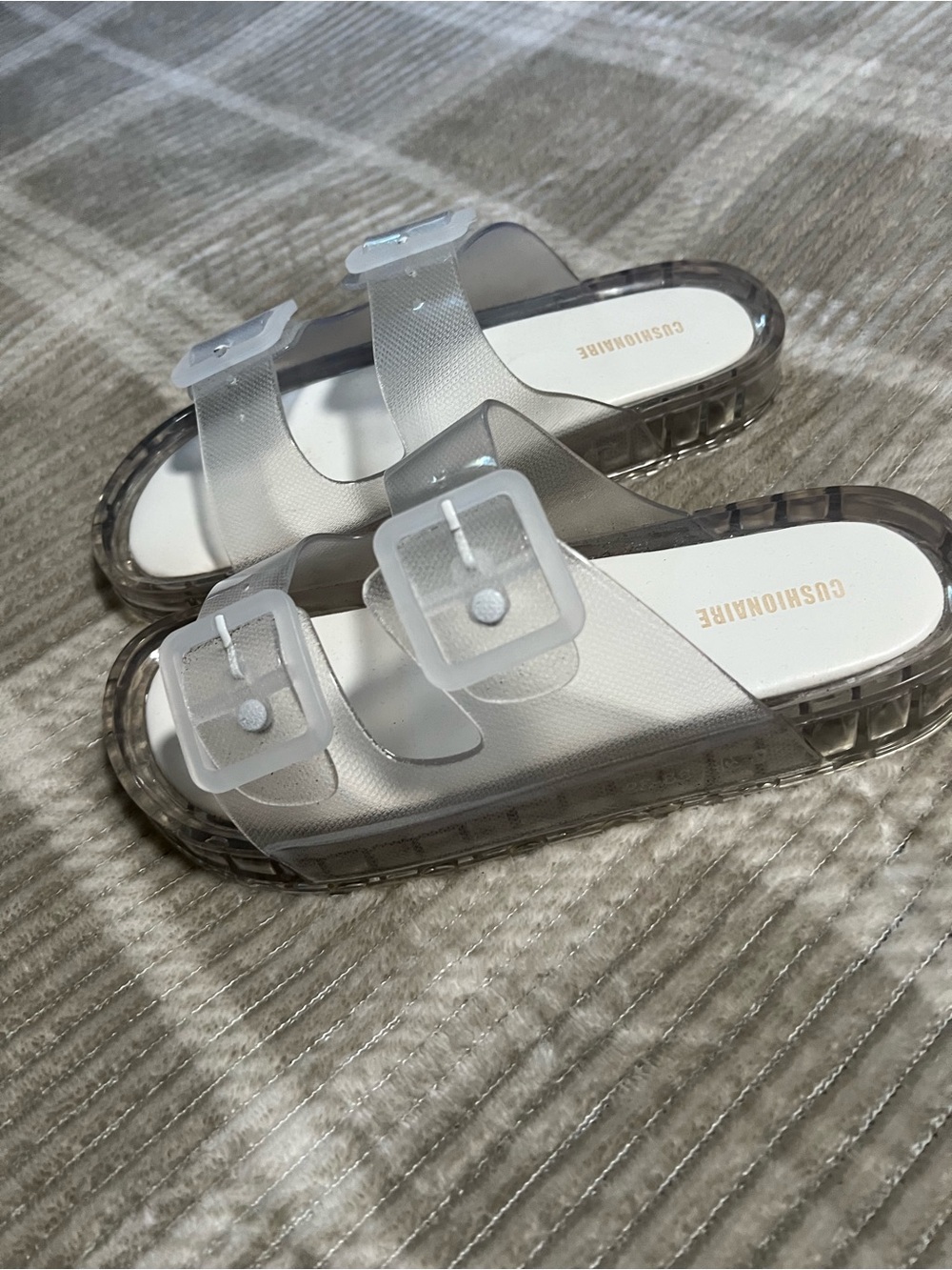 Cushionaire Clear Slide Sandals in Translucent White